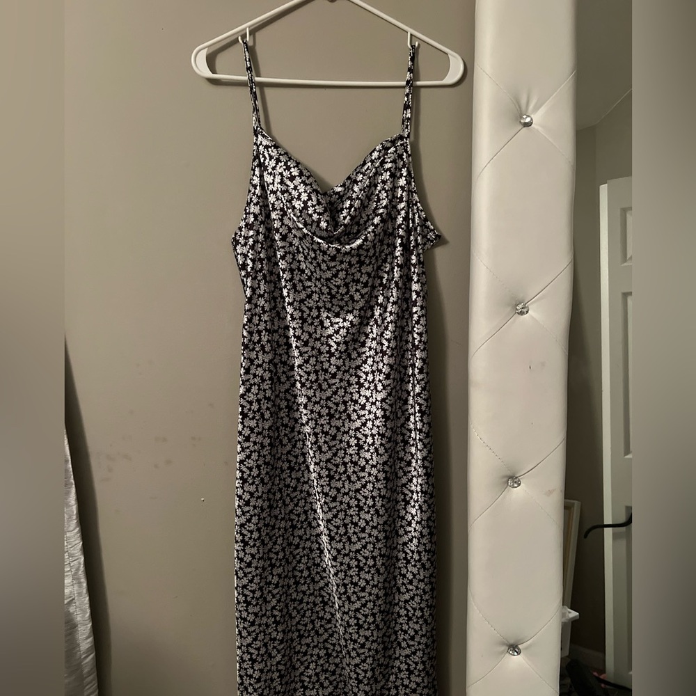 Silk flower pattern dress loose fitted. Does not show cleavage.